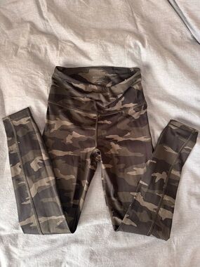 Athleta Ultimate 7/8 Camo Leggings w/pocket - XXS